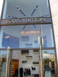 -,  Louis Vuitton